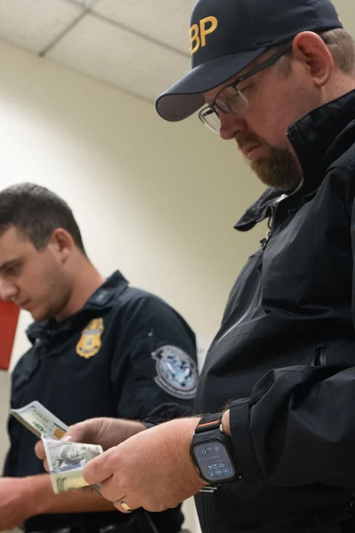 Control de aeropuertos: USA. Control de...: Armas descontroladas