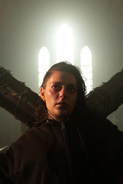 Revival. T(T1). Revival (T1): Ep.10 Rasgar el velo