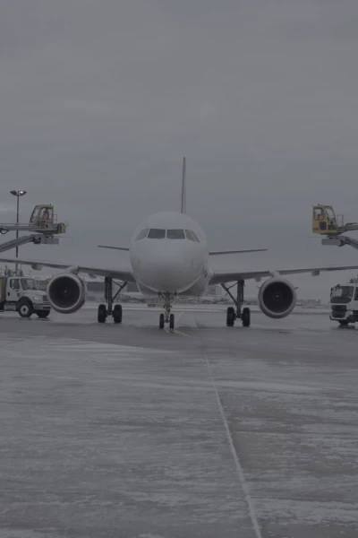 Dentro del aeropuerto de Toronto. Dentro del aeropuerto...: Un frente helado