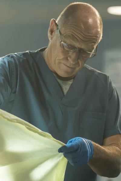 Motive. T(T2). Motive (T2): Ep.4 Conflicto de intereses