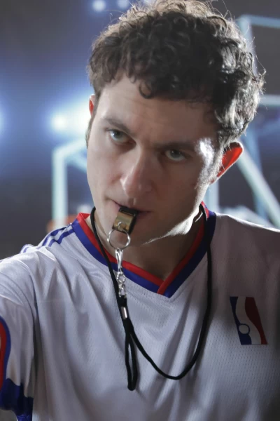 El juego de los estafadores. T(T2). El juego de los... (T2): El árbitro corrupto