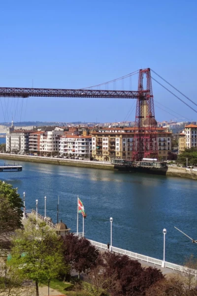 Puente Colgante: el guardían de la ría
