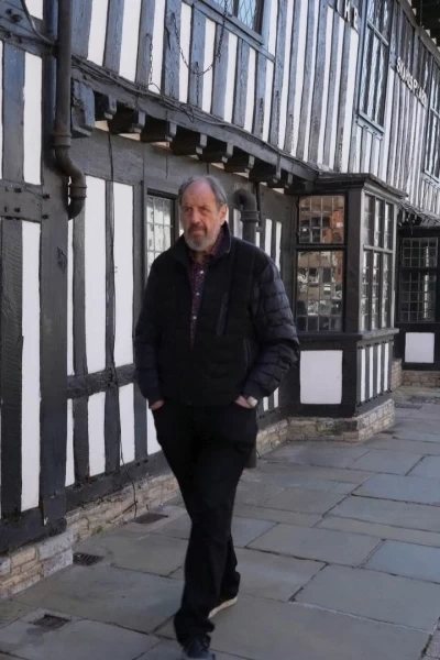 José María Pou, el hombre que respira teatro