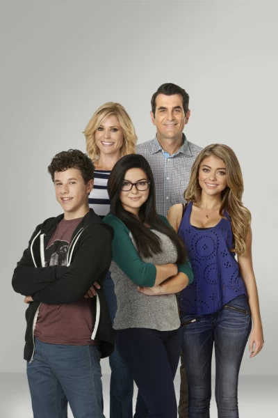 Modern Family. T(T6). Modern Family (T6): Ep.10 Haley cumple 21 años